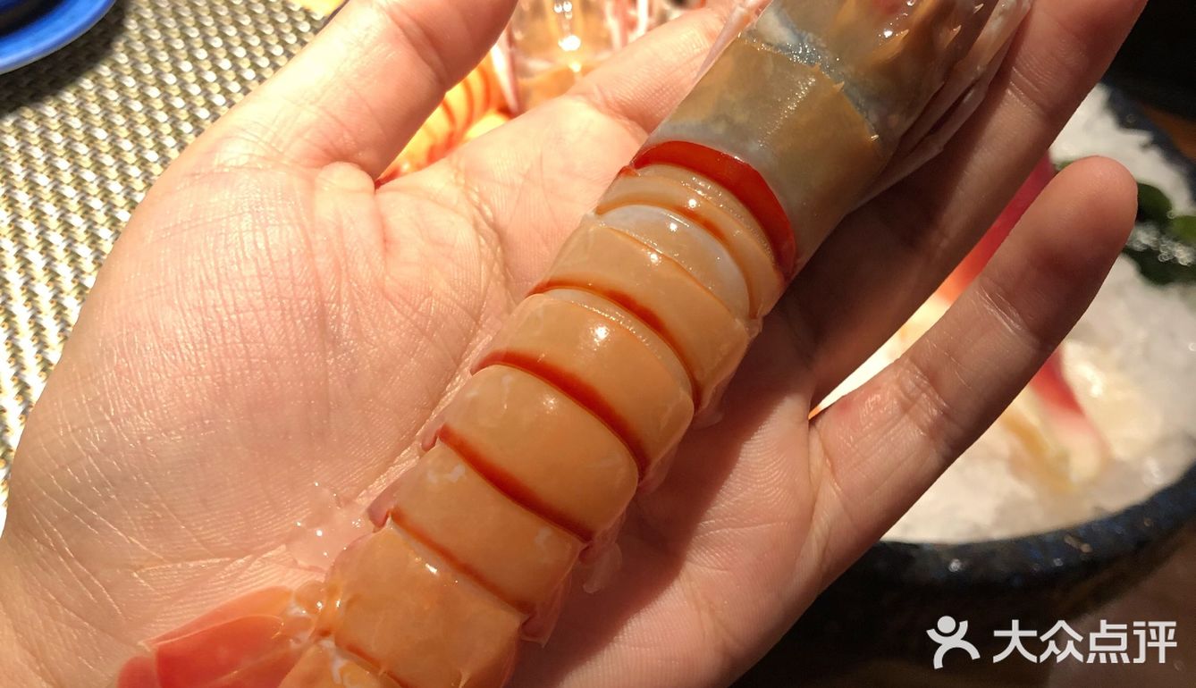 毕竟现在自助餐也竞争的激烈 涨价的涨价 也算拔草过了