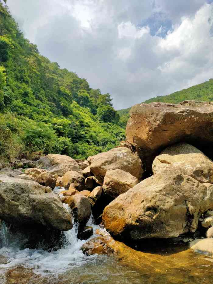 武鸣英俊大峡谷-"南宁周边夏日炎炎玩水解暑福地之一,自己来.