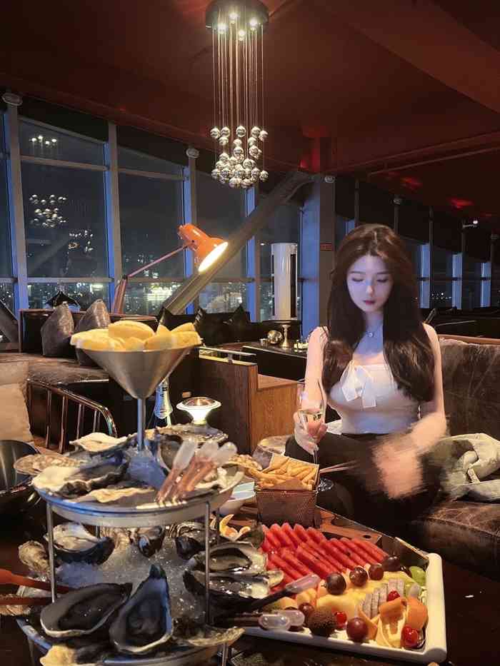 venu 海景酒廊-"可惜了坐飞机过来的生蚝和火腿,我吃不出.