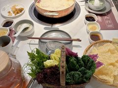 -洪氏嗨捞·广东猪肚鸡·椰子鸡火锅(西咸万象城店)