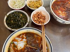 招牌红油牛肉粉-向东街老玖面馆总店