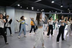 -STAR舞蹈工作室