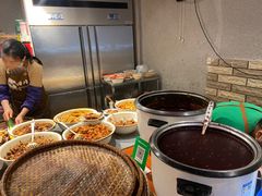自助取餐区-爆炸头阿姨小四川正宗川味小吃(无任何分店)