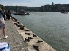 -多瑙河畔鞋履雕塑