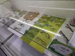-提一眼镜·蔡司·依视路(小寨店)