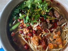 张飞牛肉面-爆炸头阿姨小四川正宗川味小吃(无任何分店)