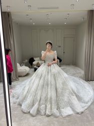 点击看大图 -Renee芮亦婚纱