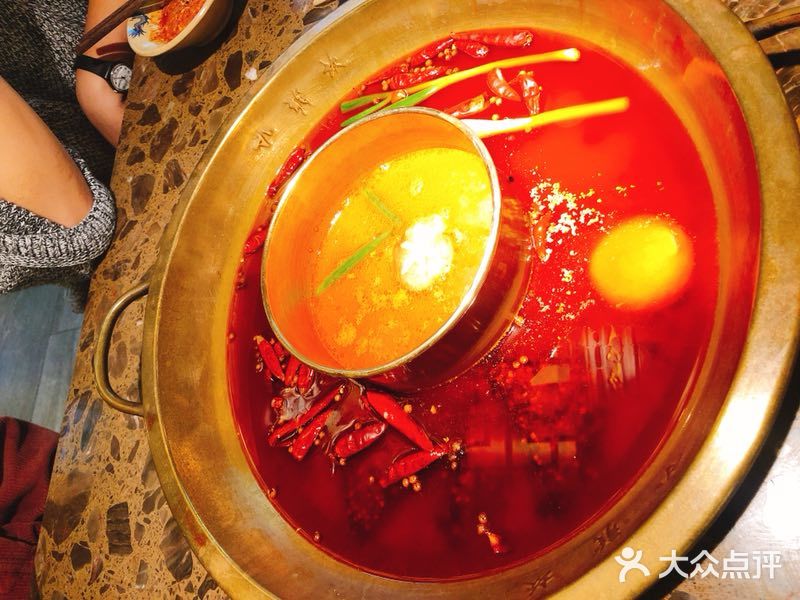小龙坎老火锅红油锅底图片