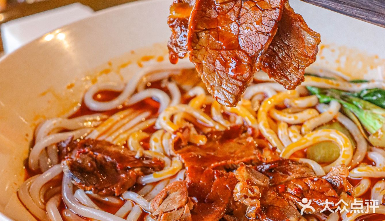 朋友是长沙人，和我一直吹捧湖南米粉比广西粉好吃