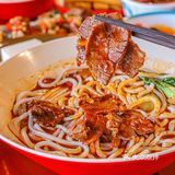 朋友是长沙人，和我一直吹捧湖南米粉比广西粉好吃