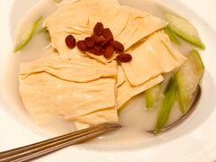 鱼汤鲜腐竹丝瓜-镛记酒家