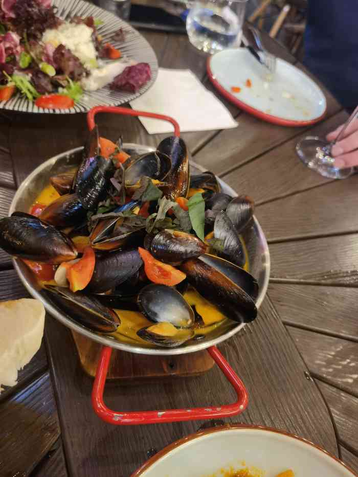 caliente 腻歪-"很不错的一家西班牙餐厅,性价比很高,朋友.