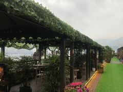 -冰冰龙虾·江湖菜·花园江景餐厅