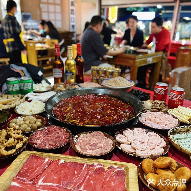 社区里的地道老火锅,手工炒料太香了‼️