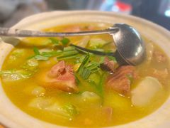 -帅巴人舅母子腊蹄民俗村
