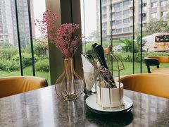 靠窗位-星河吉酒店-BOND大堂吧·咖啡·简餐