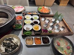 -围炉肉舍•炭烤活鳗•丹东海鲜烤肉(步行街店)