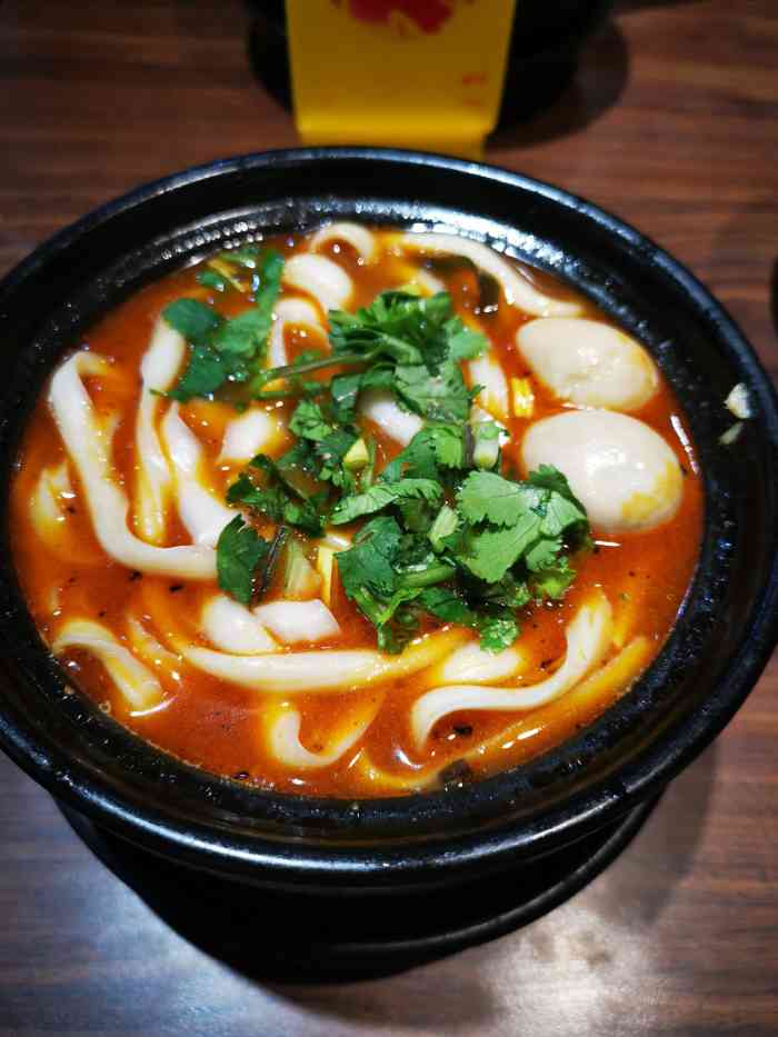 比较喜欢这家的砂锅刀削面,和里面的小闷子.