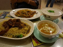 楼下的茶餐厅-宜必思香港北角酒店