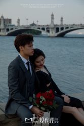 -现代经典婚纱摄影