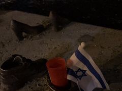 -多瑙河畔鞋履雕塑