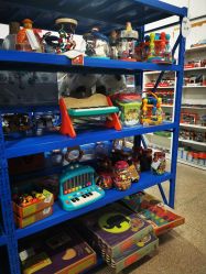 -逝水玩具折扣店