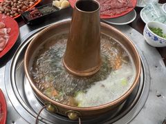 -洞庭洲·防空洞火锅·烧烤·铜锅涮肉(新百广场店)