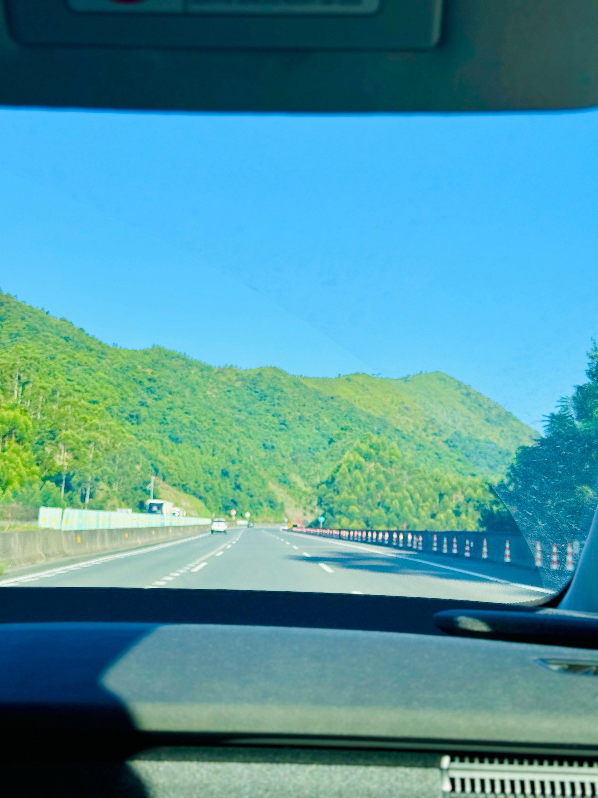 开车带你去山路遛弯