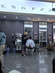 -藤野造型烫染·漂发