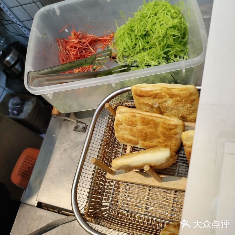 这家凉粉锅盔是真好吃