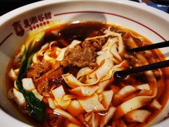 招牌红烧牛肉米粉-呷佬·长沙手工米粉(金沙江路店)