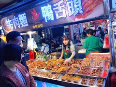 -六合夜市