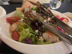 艾菲斯秘制地中海沙拉配炭烤大虾-Efes Turkish & Mediterranean Cuisine 艾菲斯餐厅(陆家嘴店)