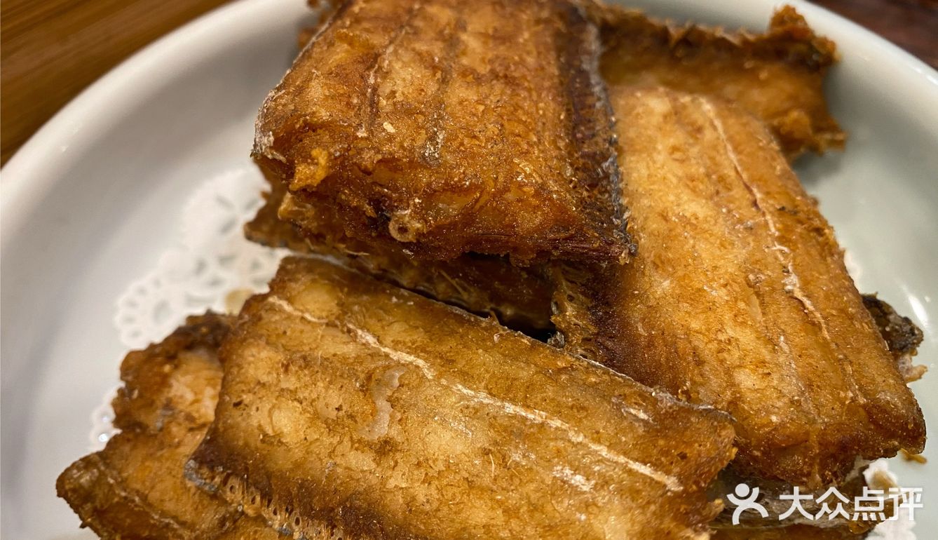 大肠吃第一口很惊艳，卤过了大肠经过油炸，油香四溢