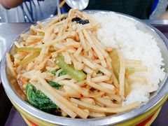 笋炒肉盖饭-天津医科大学学生食堂