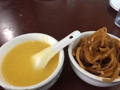 玉米粥+咸菜-闻道食府烙饼卷带鱼(原车耳营店原大觉寺店)