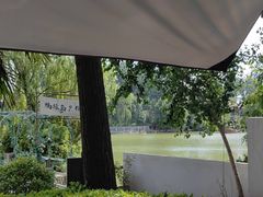 -思念果岭湖畔花房餐厅