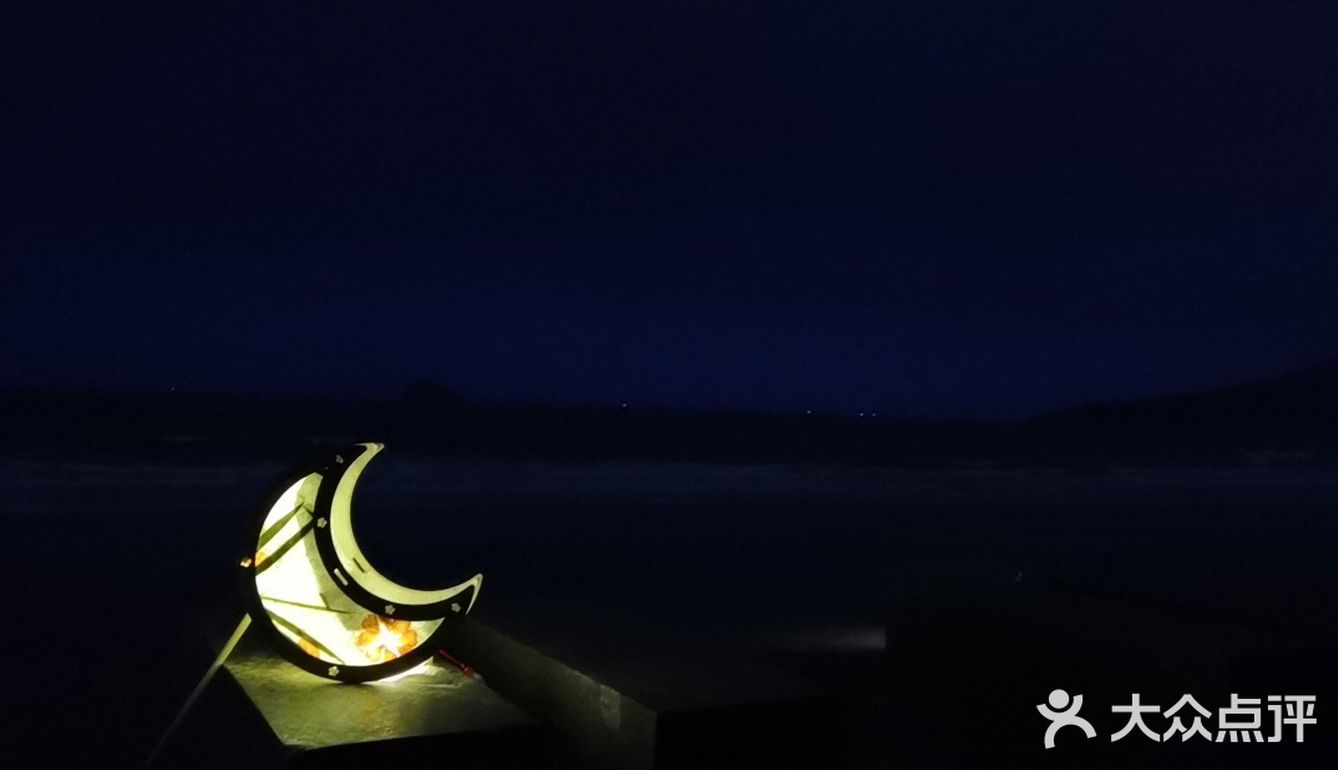 海边散步 夜晚的青岛