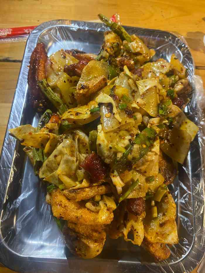 夜行者烧烤-"十二点来的时候去隔壁六指看了一下 排队实.