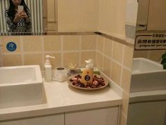 -瑞尔齿科(上海长风大悦城店)