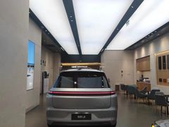-理想汽车(世纪汇店)