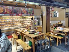 大堂-李记称盘牛杂串串(广厦店)