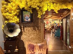 -月亮眼花园餐厅书吧酒吧