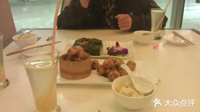 蜜桃餐厅(朝阳大悦城店)毕节酸菜炒汤圆图片