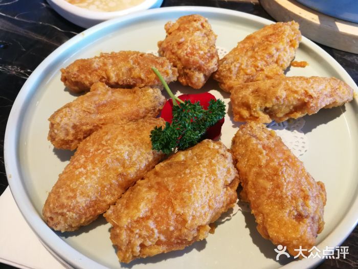 新白鹿餐厅(虹桥南丰城店)蛋黄鸡翅图片