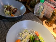 俄罗斯沙拉-卡普里披萨·牛扒·下午茶