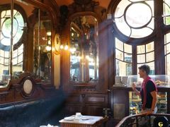 -Majestic Café
