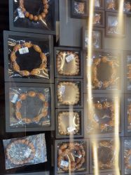 -灵彩珠宝(朗香街店)