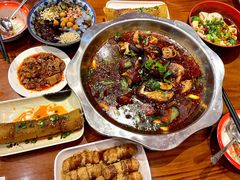 -爆炸头阿姨小四川正宗川味小吃(无任何分店)