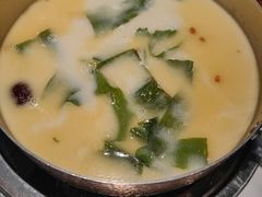 -洪氏嗨捞·广东猪肚鸡·椰子鸡火锅(西咸万象城店)